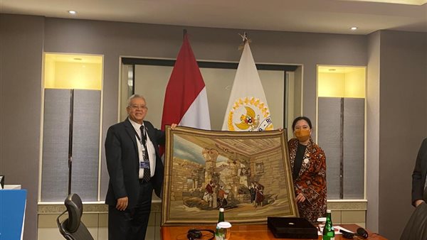 رئيس النواب يستعرض