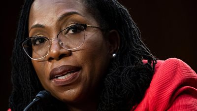 بسبب تأييدها لمرتكبي الجرائم الإباحية.. انقسام بمجلس الشيوخ الأمريكي حول مرشحة بايدن للمحكمة العليا