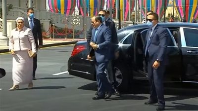 السيسي يصل مقر احتفالية المرأة المصرية والأم المثالية