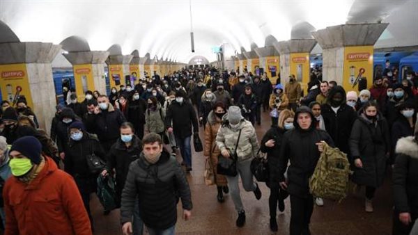 الأوكرانيون يهربون