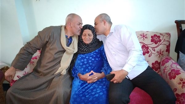 الحاجة علية وأبناؤها