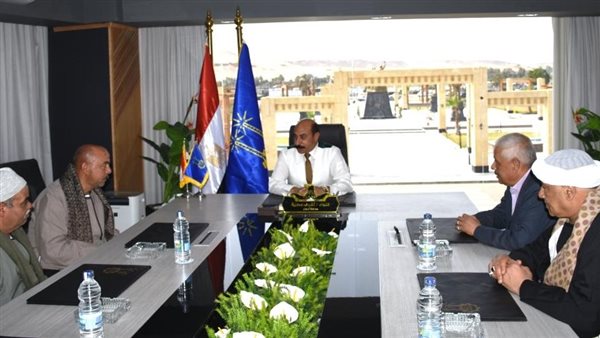 محافظ أسوان