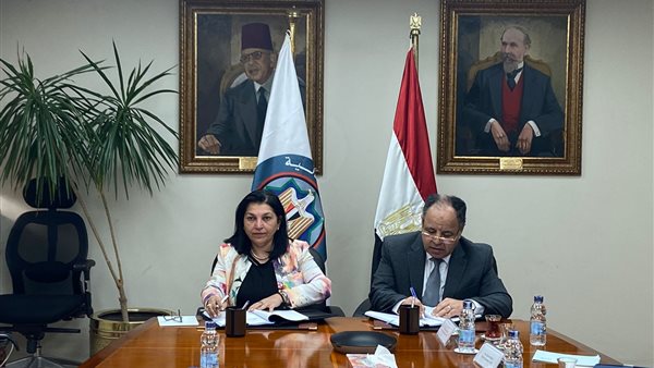 وزير المالية والدكتورة