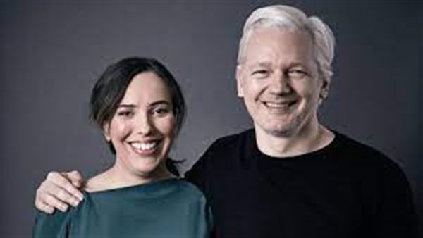 جوليان أسانج وخطيبته