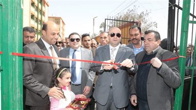 محافظ بني سويف يفتتح مشروعات تعليمية ورياضية في مركز ببا 