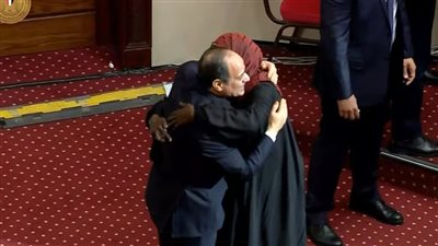 الحاجة مكة لـ القاهرة24: حسدوني على حضن الرئيس.. وأختي شافت له رؤية في الانتخابات راكب حصان أبيض