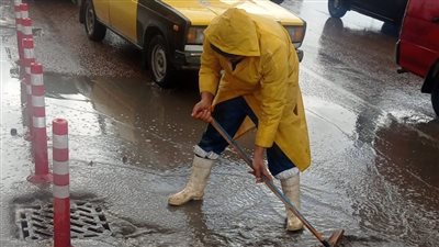 طوارئ بأحياء الإسكندرية لنزح مياه الأمطار وتسيير حركة المرور