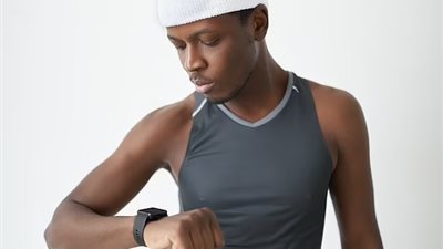  الساعات الذكية أقل فاعلية في تتبع صحة الأفراد ذوي البشرة السمراء | دراسة