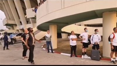 مضايقات جديدة من الجماهير الكونغولية لبعثة المغرب في كينشاسا | فيديو