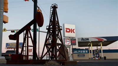 النفط يغلق مرتفعا 1% وسط مخاوف من الاضطرابات في الشرق الأوسط