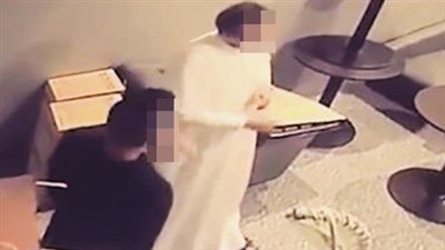 قيل إنه مصري.. مصدر أمني بالكويت يكشف تفاصيل اعتداء كويتي على أحد الوافدين