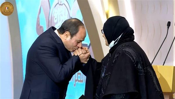 السيسي والأم المثالية