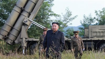 أمريكا تندد وروسيا تطالب بضبط النفس.. تراشق بالصواريخ بين الكوريتين | بث مباشر 