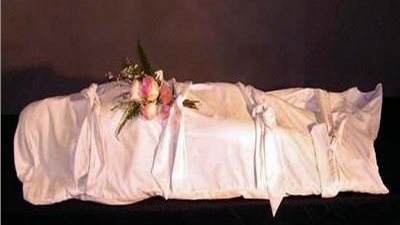 عالم أزهري يكشف حكم تقبيل الميت