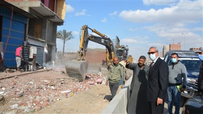 محافظ القليوبية يتابع عملية إزالات المباني المتعارضة مع توسعات الطريق الدائري
