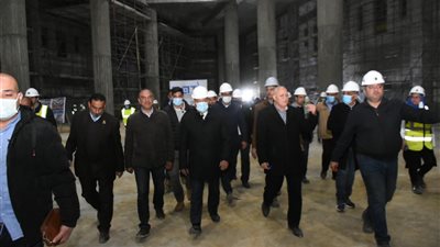 وزير النقل يتفقد أعمال تنفيذ محطة قطارات صعيد مصر 