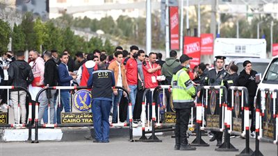 توافد جماهير منتخب مصر على ستاد القاهرة قبل مباراة السنغال