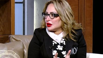 أستاذ بطب قصر العيني: السيدات أكثر عرضة للتأثر بالانفعالات والحزن من الرجل