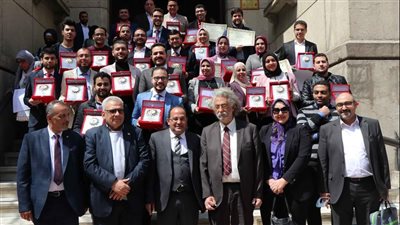 النقابة تكرم أوائل خريجي كلية الطب على مستوى الجمهورية