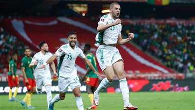 الجزائر تضع قدمًا في كأس العالم بفوز ثمين على الكاميرون