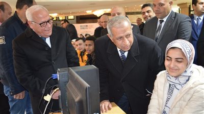 الغضبان لـ السيسي: شباب مصر صفوة العقول ويبشر بالخير والمستقبل الواعد |صور 