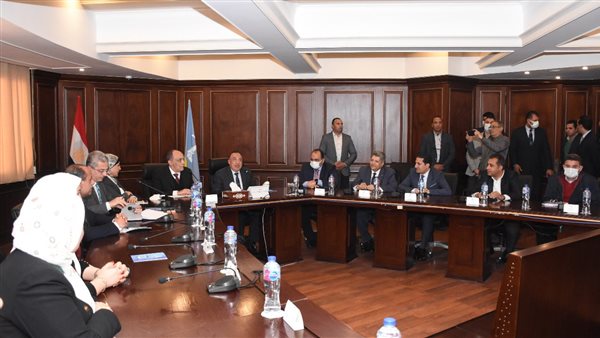 اجتماع محافظ الإسكندرية