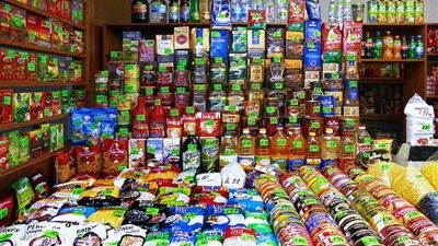 ضبط سائق انتحل صفة رجل شرطة واشترك مع كهربائي للنصب على مالك محل بقالة بالحوامدية