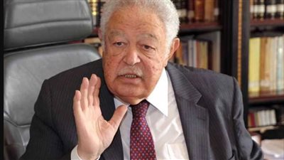 وصول جثمان رجائي عطية نقيب المحامين إلى مسجد عمر مكرم لأداء صلاة الجنازة | بث مباشر