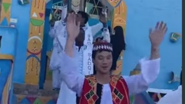 السفير الكوري بالزي