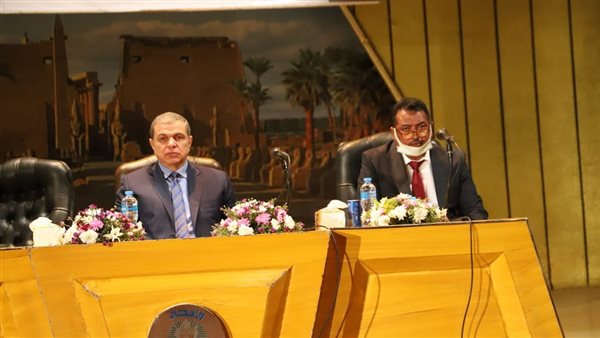 وزير القوى العاملة