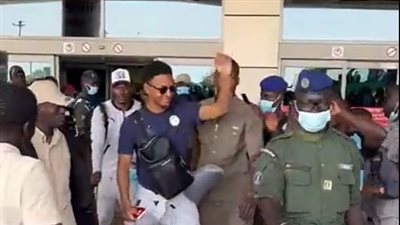 استقبال لاعبي السنغال بالطبل في داكار بعد الخسارة أمام مصر | فيديو