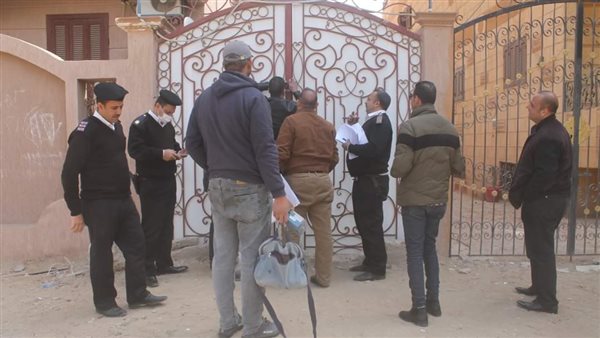 جانب من أعمال إزالة