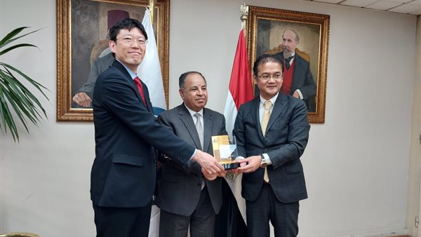 وزير المالية.. خلال