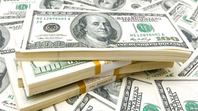 سرق آلاف الدولارات من أجنبي.. حبس حارس عقار بمدينة نصر