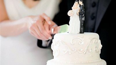 المعازيم عملوا دماغ.. عروس تضع مادة مخدرة في قالب كعكة الزفاف! ماذا حدث؟