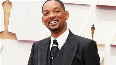 رافعًا علامة النصر.. ويل سميث يستعد للفوز كأفضل ممثل بحفل جوائز أوسكار2022