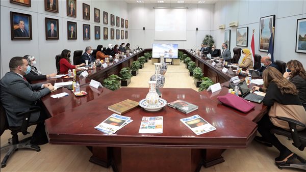 اجتماع وزير السياحة