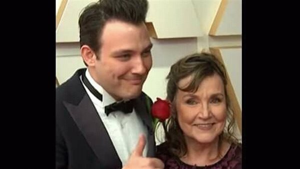 المخرج بين برودفوت