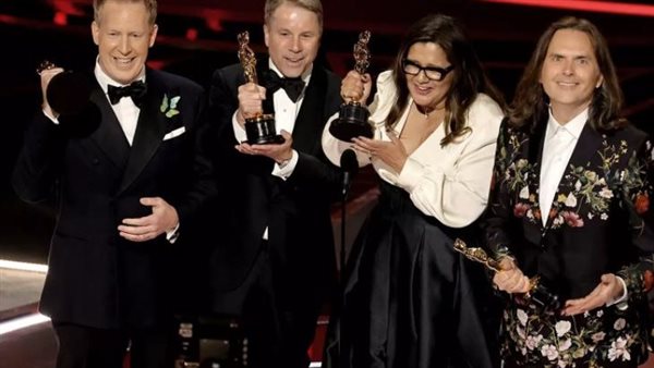 صناع Encanto يتسلمون