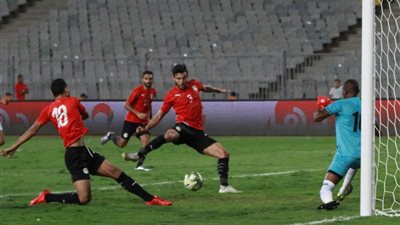 حمدي فتحي يسجل الهدف الأول لمنتخب مصر فى شباك بوتسوانا (فيديو)