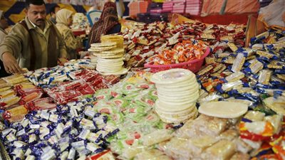 ضبط 1.3 طن من حلويات “المولد النبوي” غير صالحة للاستهلاك الآدمي بالشرقية (صور)