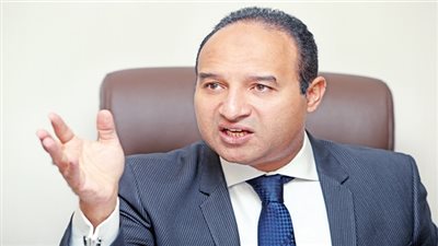 “أبو شقة”: القبض على 3 أفراد ممن انتحلوا صفتي على مواقع التواصل الاجتماعي