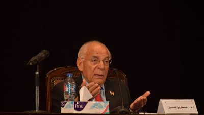 فاروق الباز: ممر التنمية يضيف 10.5 مليون فدان.. ومطلوب تطوير الطاقة الشمسية (صور)