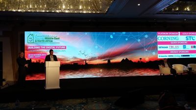 مؤتمر الألياف الضوئية يوصي توصيل “الفايبر” للمنازل: سيضاعف سرعات الإنترنت