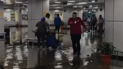 “مصر للطيران” تعفي عملائها المتأخرين عن رحلات اليوم من غرامات تغيير الحجز (بيان)