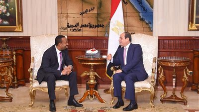 السيسي يلتقي رئيس وزراء إثيوبيا في روسيا.. وآبي أحمد: الأجواء كانت إيجابية