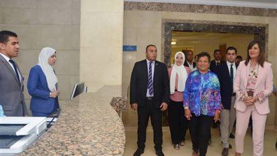 وزيرة الهجرة تزور مستشفى “الناس” الخيري للأطفال بشبرا الخيمة