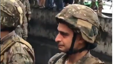 “دمعتك حرقت قلوبنا”.. بكاء جندي لبناني أثناء التظاهرات يشعل قلوب نجوم لبنان (صور وفيديو)