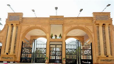 رئيس جامعة المنصورة يكشف حقيقة تعليق الدراسة غدًا
