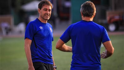 فايلر يجتمع مع جهازه المعاون قبل المران المسائي